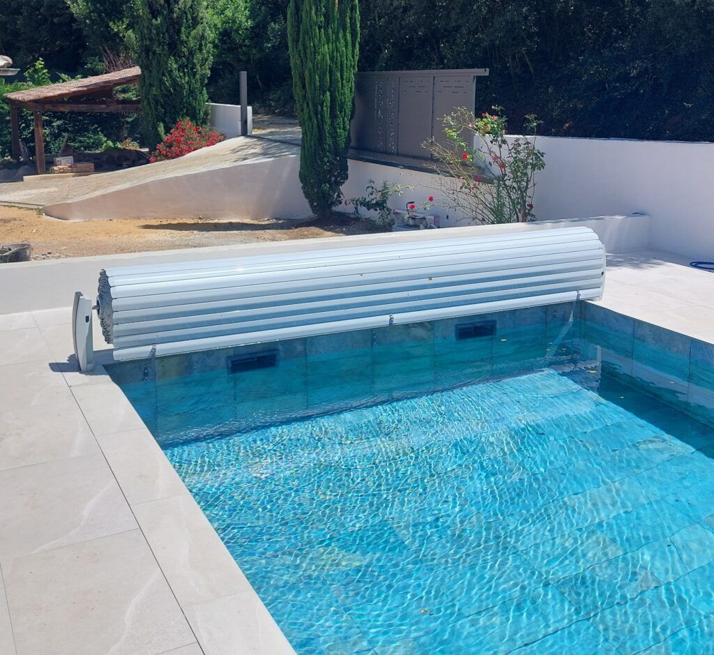 Volets roulants piscine